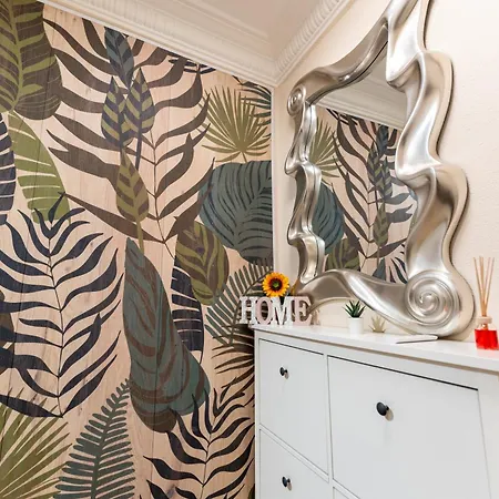 San Fernando Street Apartment *